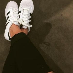 Adidas women’s superstar sneaker 💫 6.5